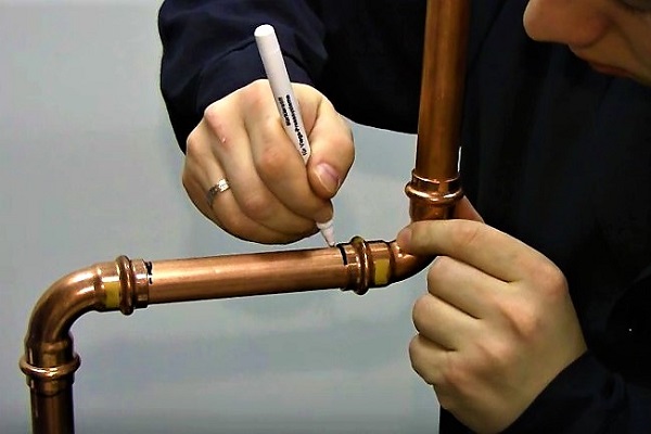 Шаг 5 – зачистка концов труб