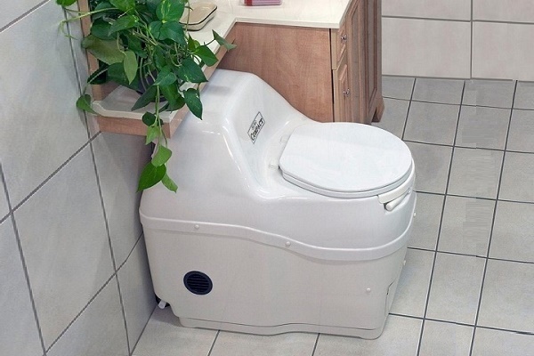 Мобильный дачный туалет с независимой емкостью