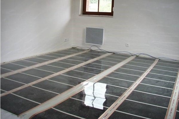 Укладка подложки на бетонное основание