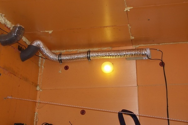 Шаг 5: Подключение части воздуховода к вентилятору
