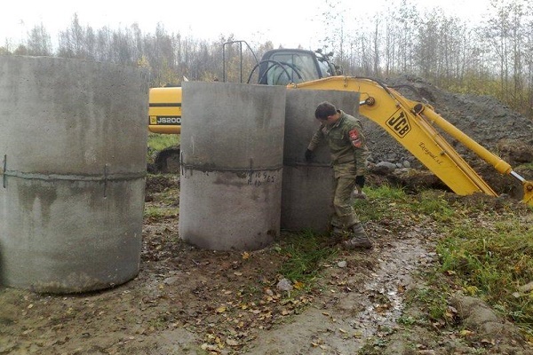 Соединение колец металлическими скобами