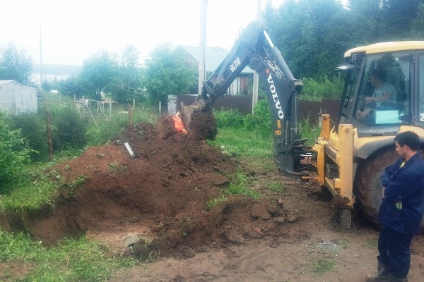 Вывод канализационной трубы в колодец