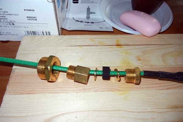 Специфика установки кабеля внутри трубы