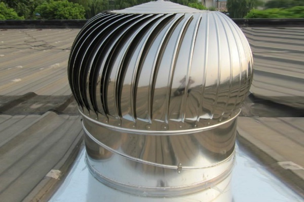 Турбодефлекторы на крыше торгового комплекса
