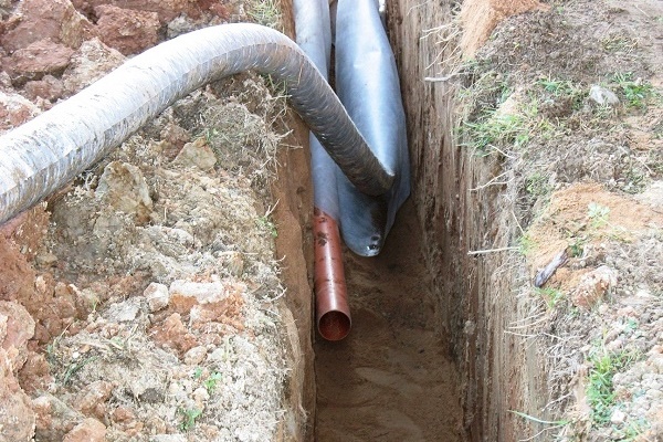 Укладка труб дренажной и ливневой канализации