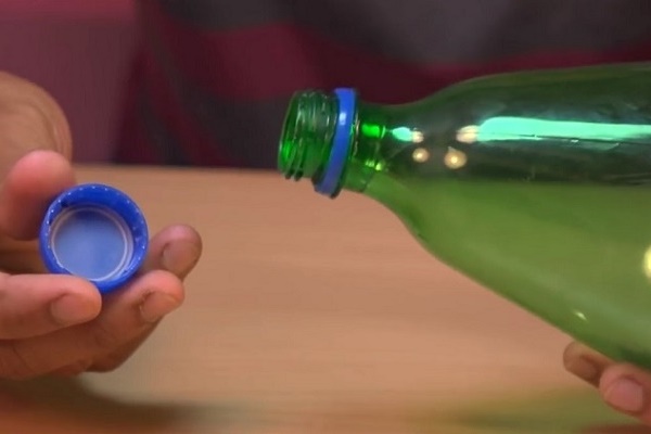 Шаг 2: Обрезка ненужной части бутылки