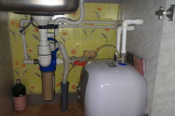 Ввод дачного водопровода в дом