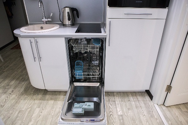 Узкая модель посудомоечной машины для маленькой кухни