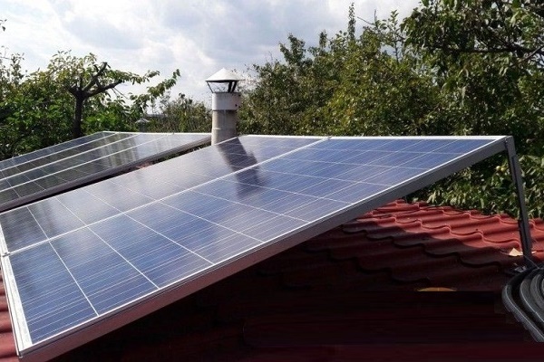 Монтаж солнечных батарей на пологую крышу