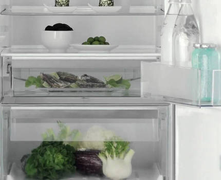 Холодильник Электролюкс в интерьере кухни