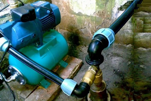Работа по перекачке воды из скважины