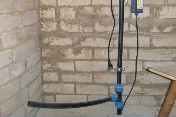 Ввод водопроводной трубы в дом