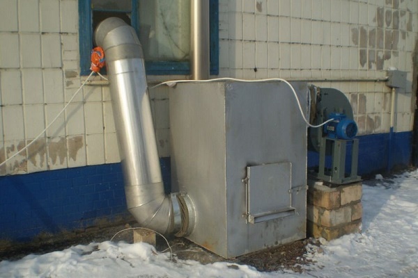 Газовый агрегат за пределами дома