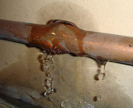 Протечка канализационной трубы