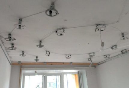 Потолок под монтаж точечных светильников