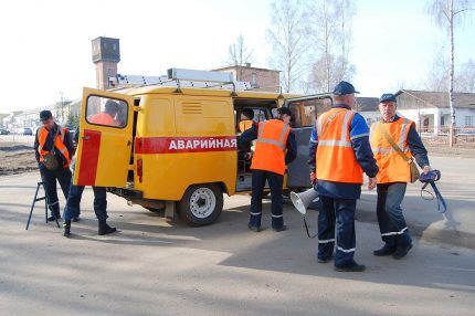 Работники газовой службы