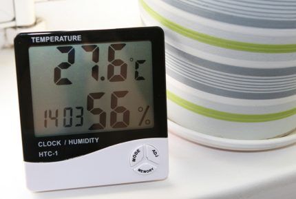 Часы с гидрометром и термометром